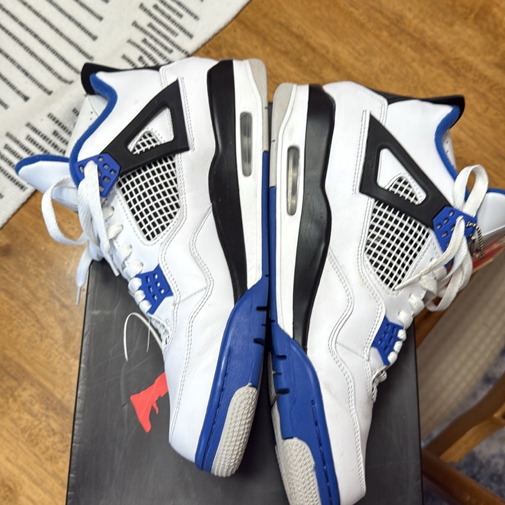 Jordan 4 - Picture 3 of 8